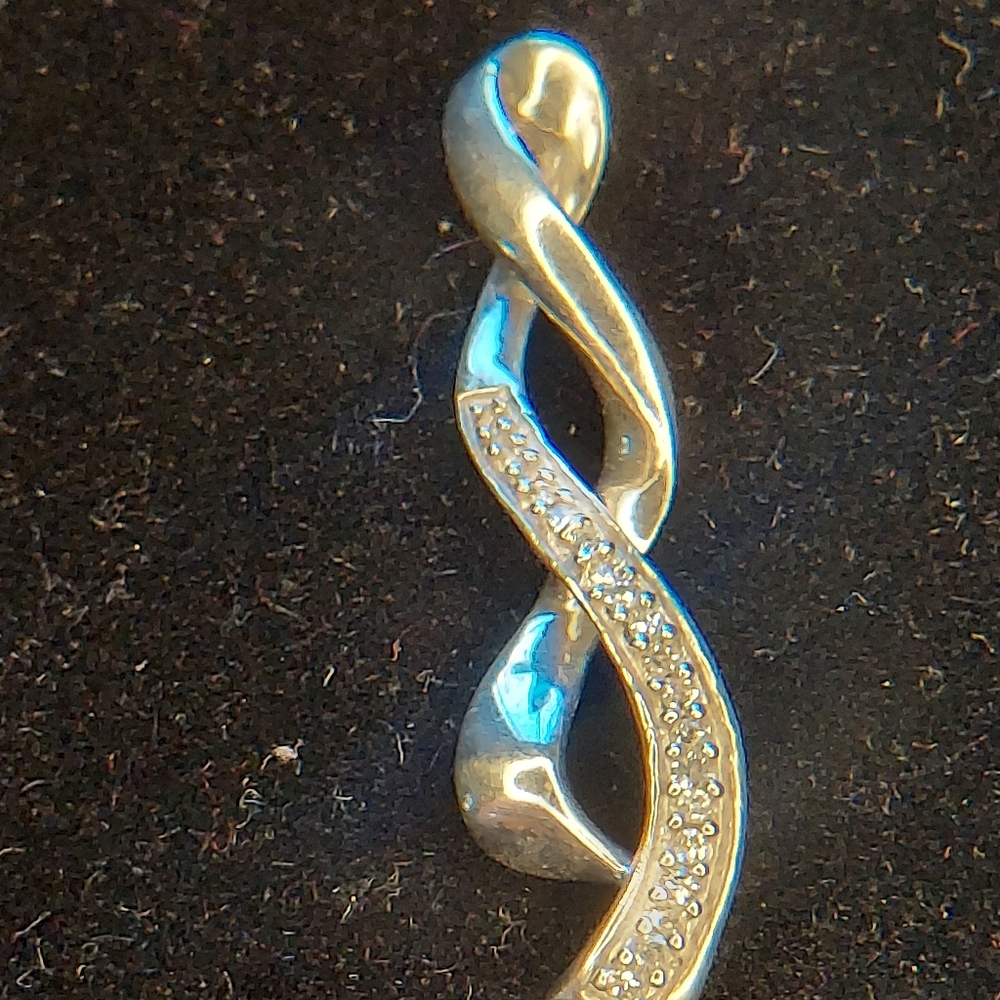 Diamond pendant - Picture 3 of 3
